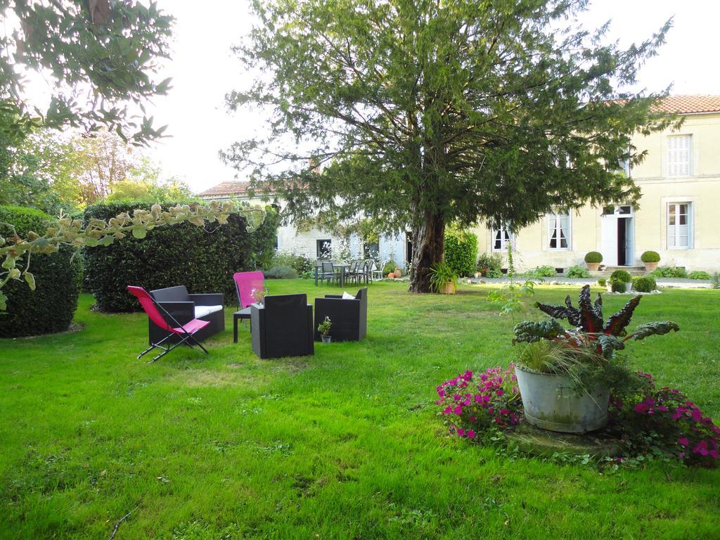 Bed and Breakfast Les 2 Madeleine Saint-Saturnin-du-Bois Exterior foto