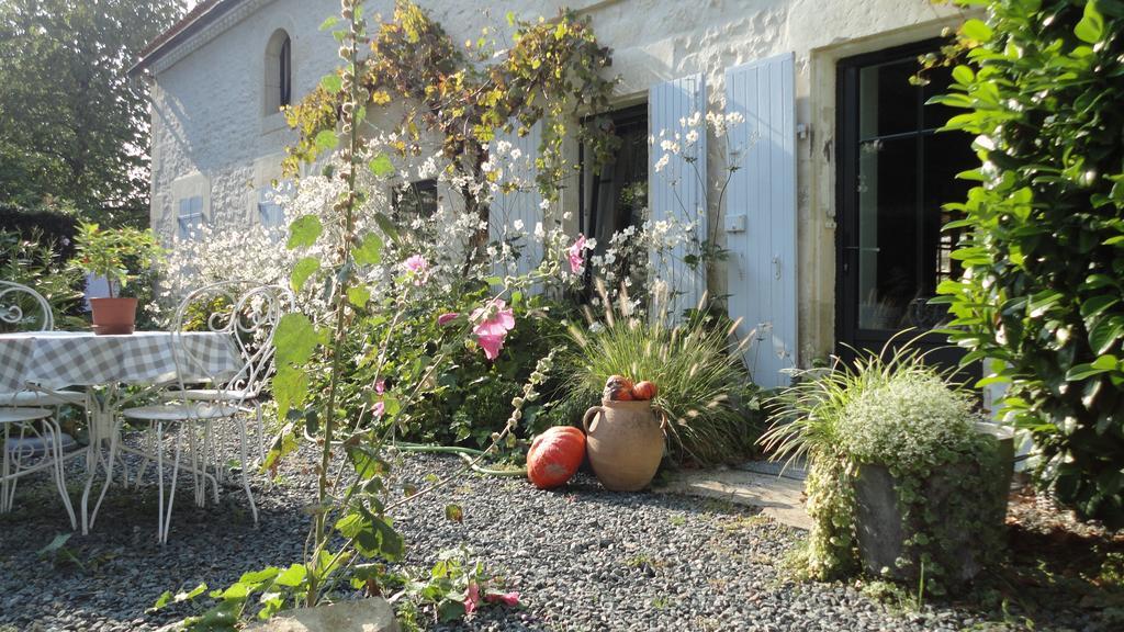 Bed and Breakfast Les 2 Madeleine Saint-Saturnin-du-Bois Exterior foto