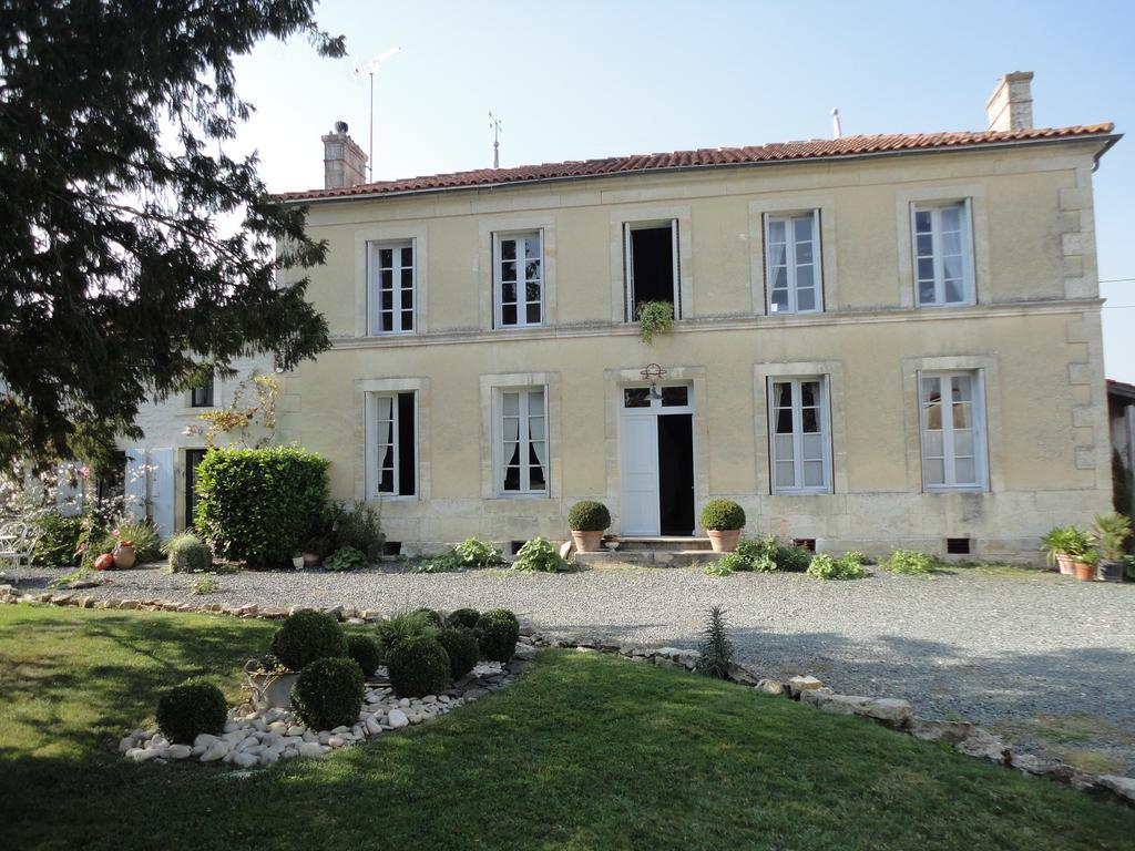 Bed and Breakfast Les 2 Madeleine Saint-Saturnin-du-Bois Exterior foto