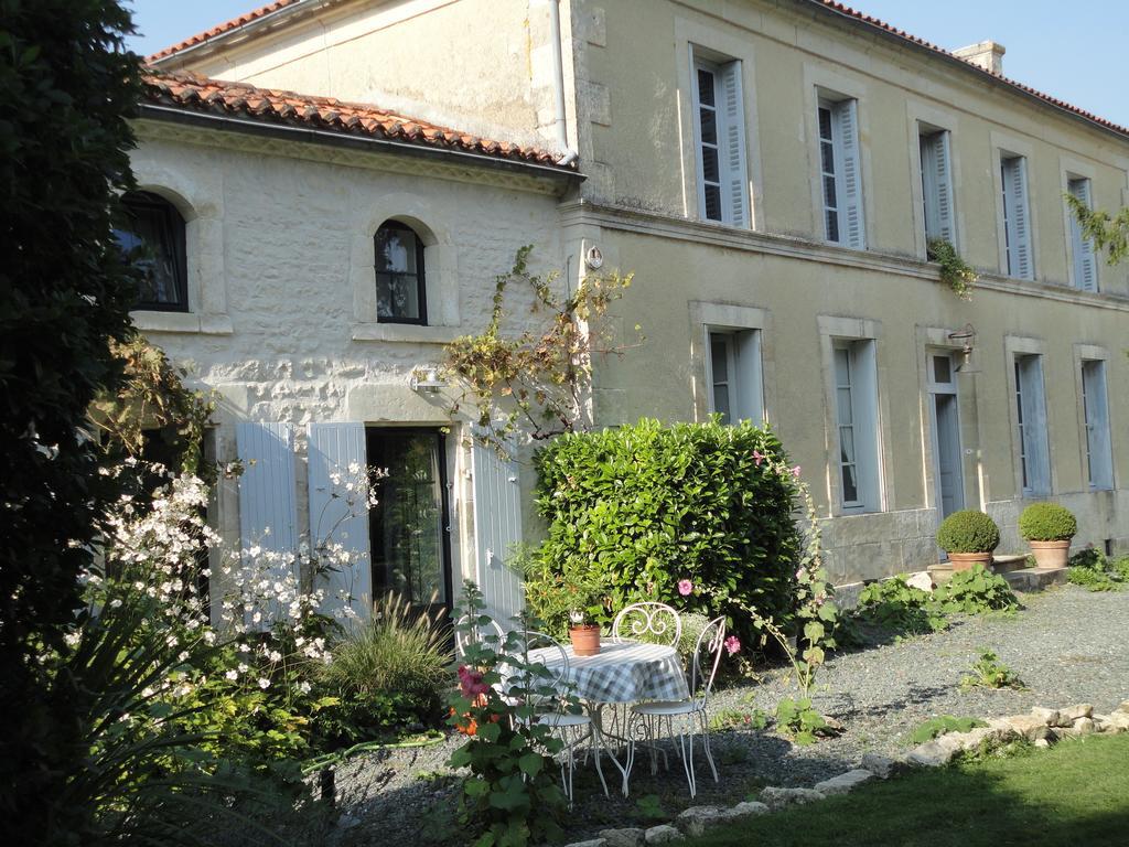 Bed and Breakfast Les 2 Madeleine Saint-Saturnin-du-Bois Exterior foto