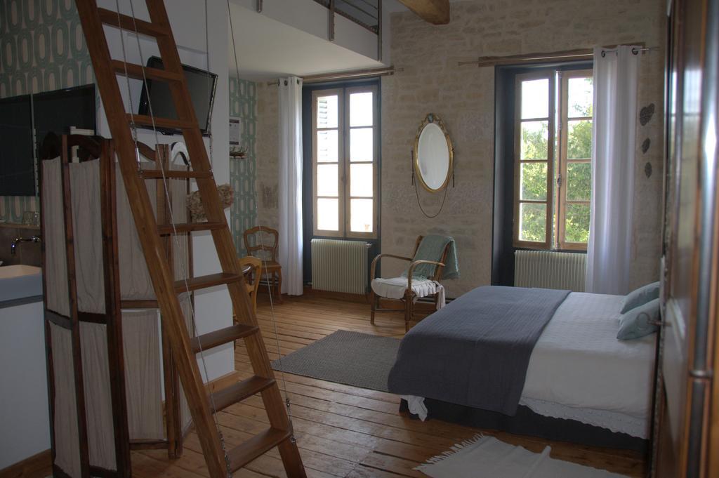 Bed and Breakfast Les 2 Madeleine Saint-Saturnin-du-Bois Exterior foto