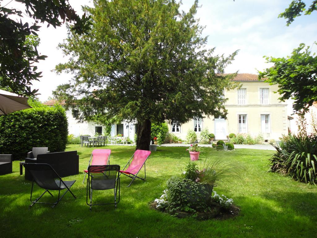 Bed and Breakfast Les 2 Madeleine Saint-Saturnin-du-Bois Exterior foto