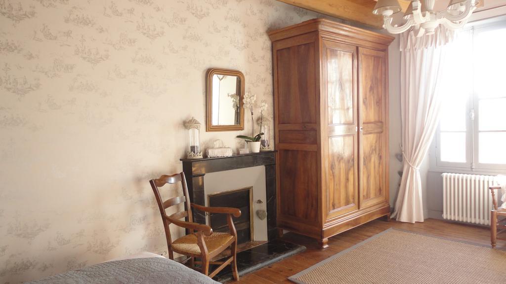 Bed and Breakfast Les 2 Madeleine Saint-Saturnin-du-Bois Zimmer foto