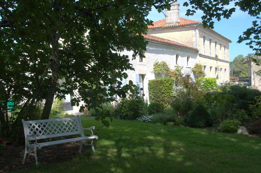 Bed and Breakfast Les 2 Madeleine Saint-Saturnin-du-Bois Exterior foto