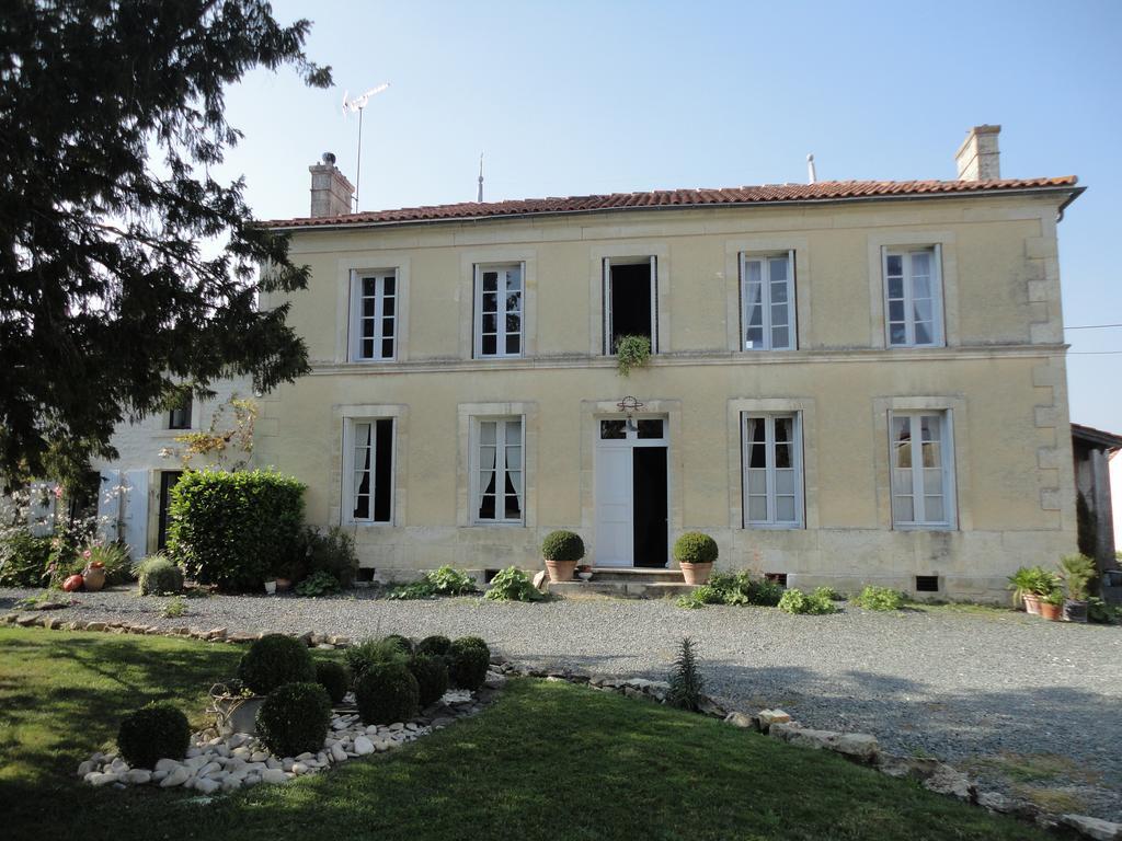 Bed and Breakfast Les 2 Madeleine Saint-Saturnin-du-Bois Exterior foto