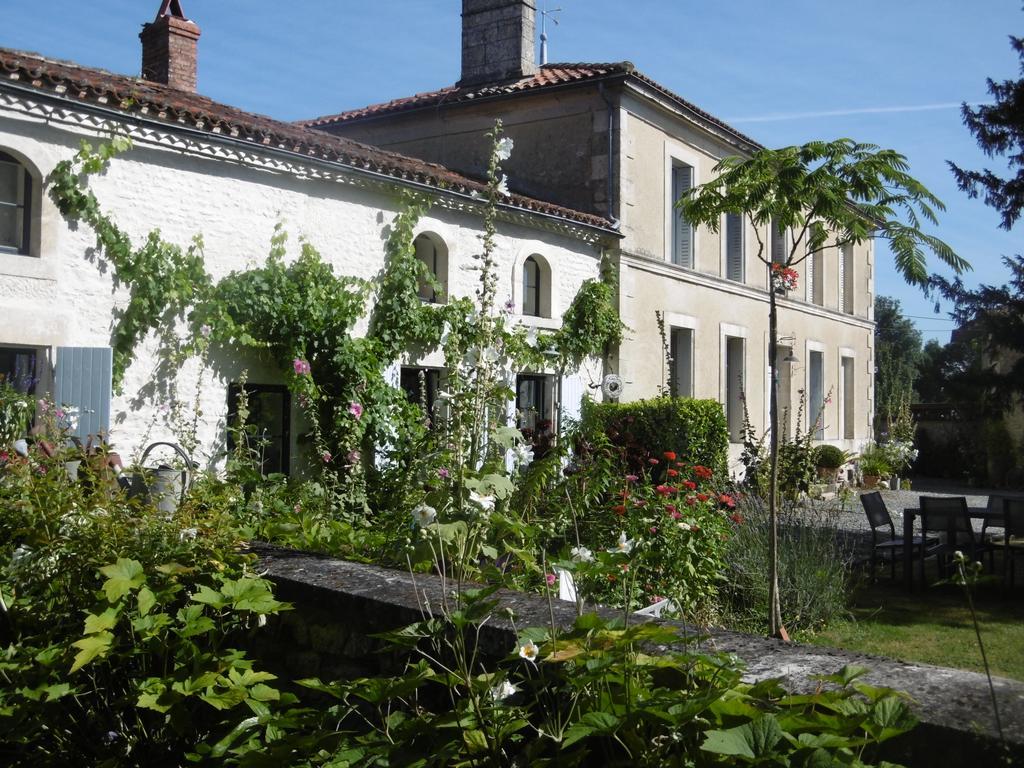 Bed and Breakfast Les 2 Madeleine Saint-Saturnin-du-Bois Exterior foto