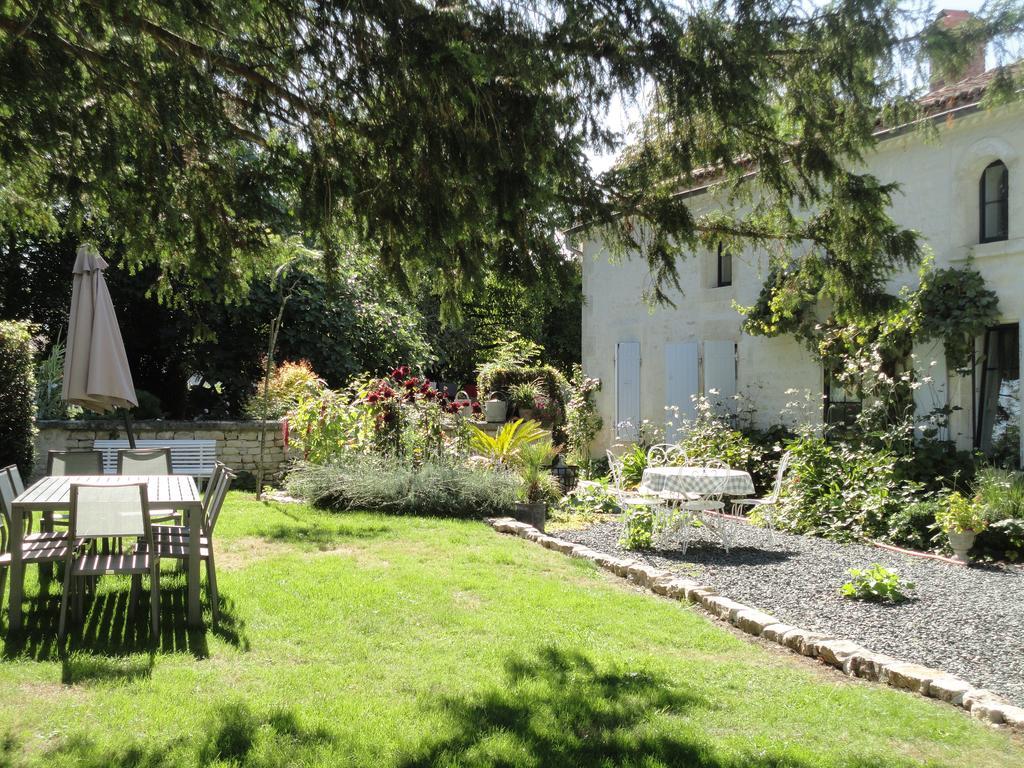 Bed and Breakfast Les 2 Madeleine Saint-Saturnin-du-Bois Exterior foto