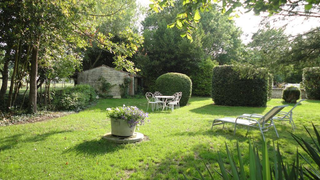 Bed and Breakfast Les 2 Madeleine Saint-Saturnin-du-Bois Exterior foto