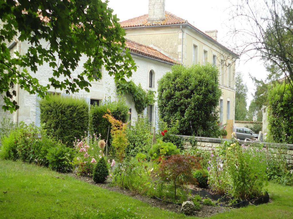 Bed and Breakfast Les 2 Madeleine Saint-Saturnin-du-Bois Exterior foto