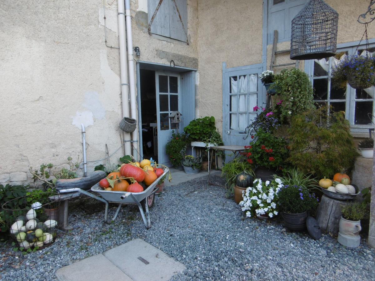 Bed and Breakfast Les 2 Madeleine Saint-Saturnin-du-Bois Exterior foto