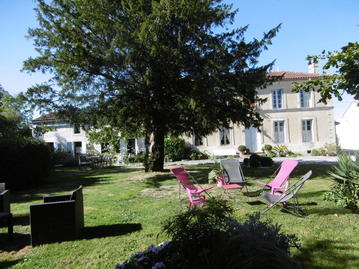 Bed and Breakfast Les 2 Madeleine Saint-Saturnin-du-Bois Exterior foto