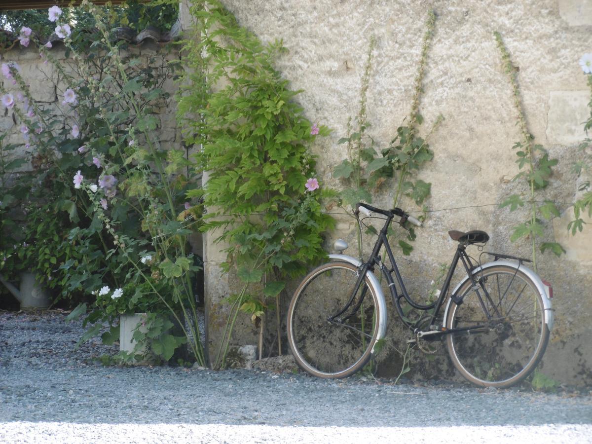 Bed and Breakfast Les 2 Madeleine Saint-Saturnin-du-Bois Exterior foto