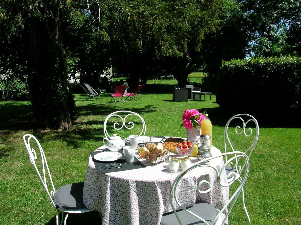 Bed and Breakfast Les 2 Madeleine Saint-Saturnin-du-Bois Exterior foto