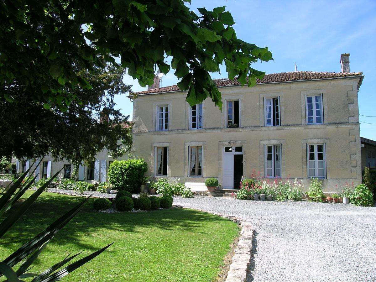 Bed and Breakfast Les 2 Madeleine Saint-Saturnin-du-Bois Exterior foto