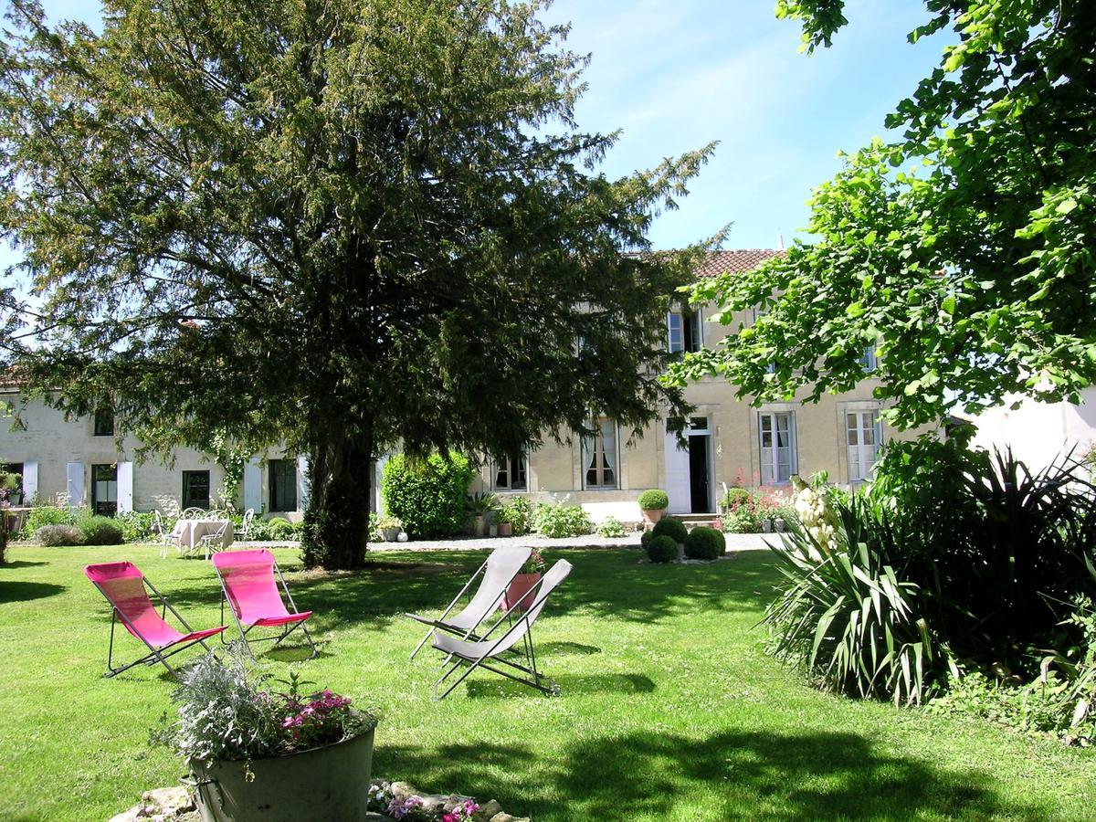 Bed and Breakfast Les 2 Madeleine Saint-Saturnin-du-Bois Exterior foto