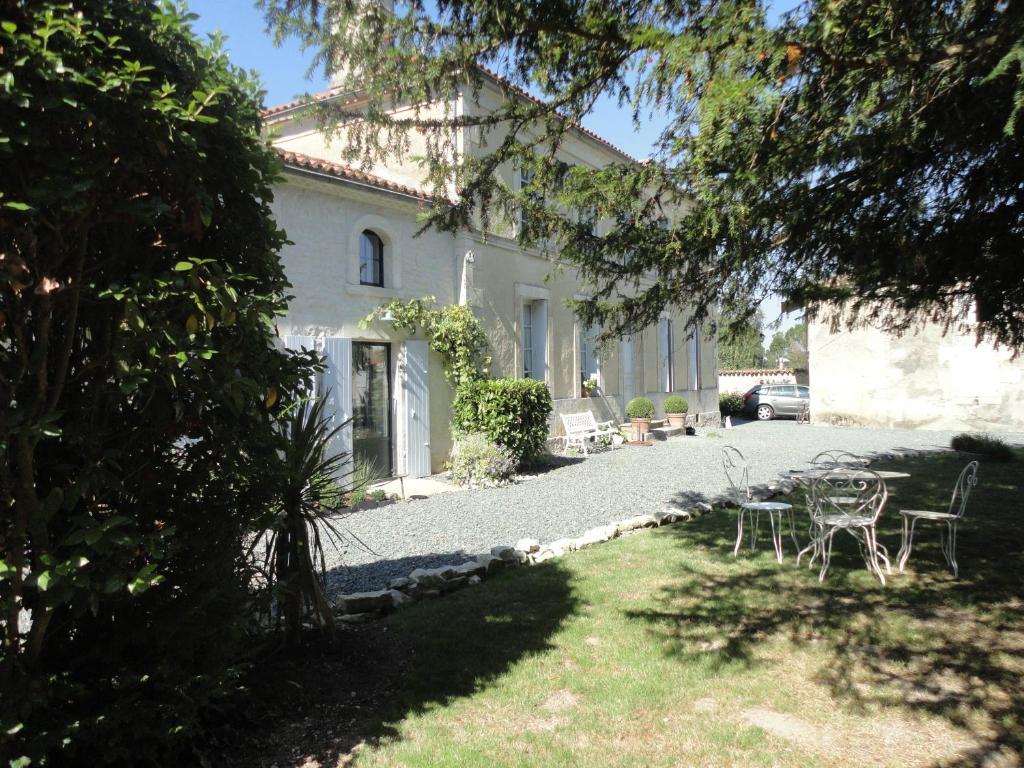 Bed and Breakfast Les 2 Madeleine Saint-Saturnin-du-Bois Exterior foto