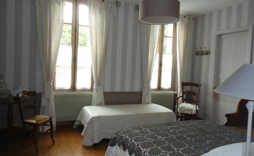 Bed and Breakfast Les 2 Madeleine Saint-Saturnin-du-Bois Exterior foto