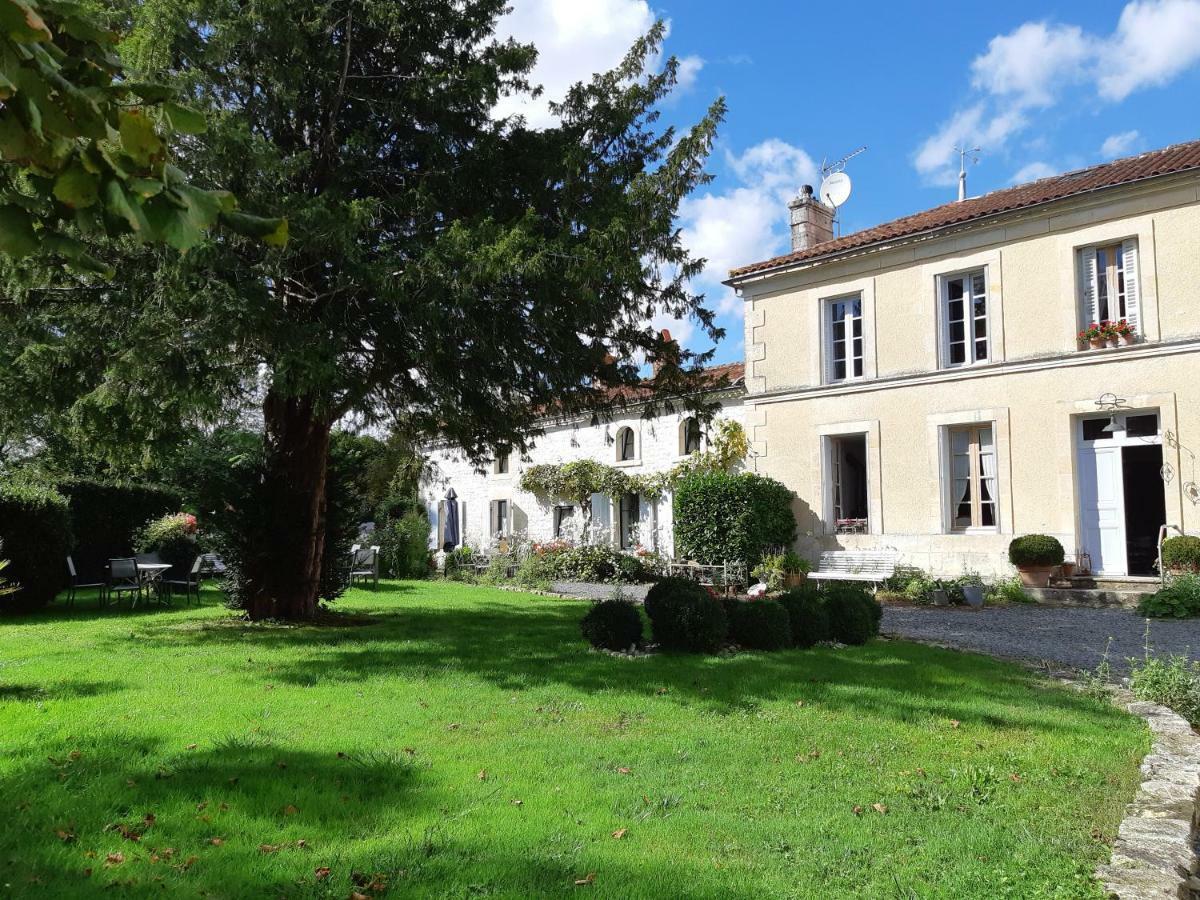 Bed and Breakfast Les 2 Madeleine Saint-Saturnin-du-Bois Exterior foto