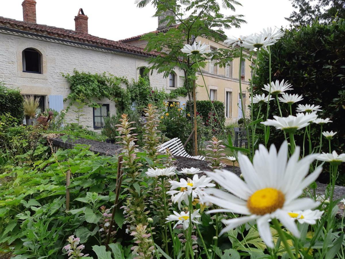 Bed and Breakfast Les 2 Madeleine Saint-Saturnin-du-Bois Exterior foto